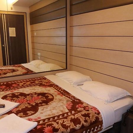 Hotel Esteem Kalküta Dış mekan fotoğraf
