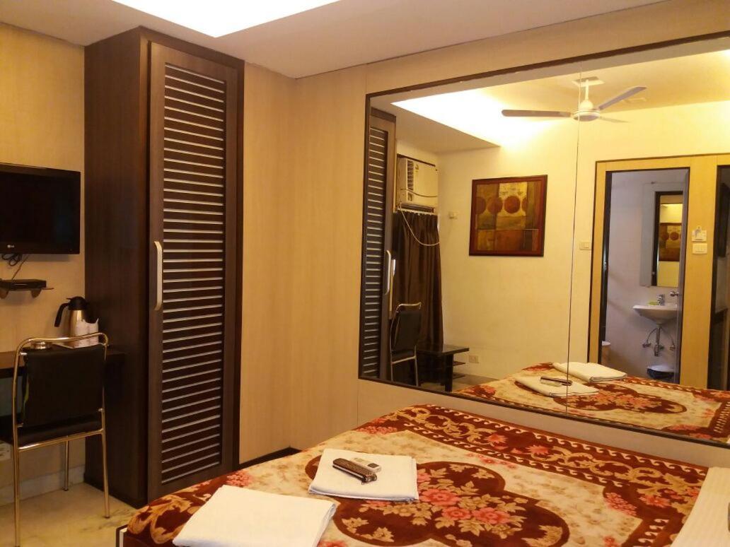 Hotel Esteem Kalküta Dış mekan fotoğraf