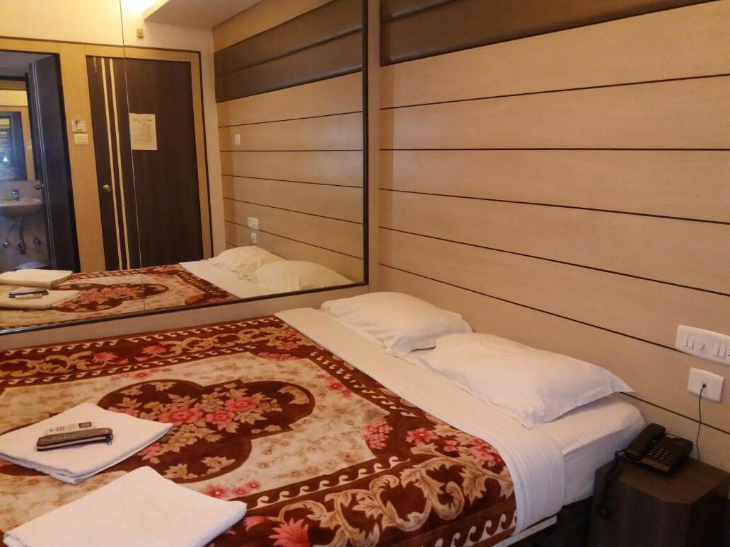 Hotel Esteem Kalküta Dış mekan fotoğraf