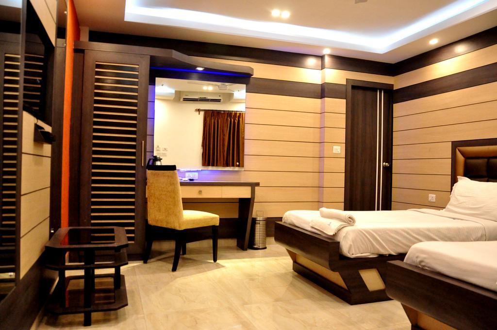 Hotel Esteem Kalküta Dış mekan fotoğraf