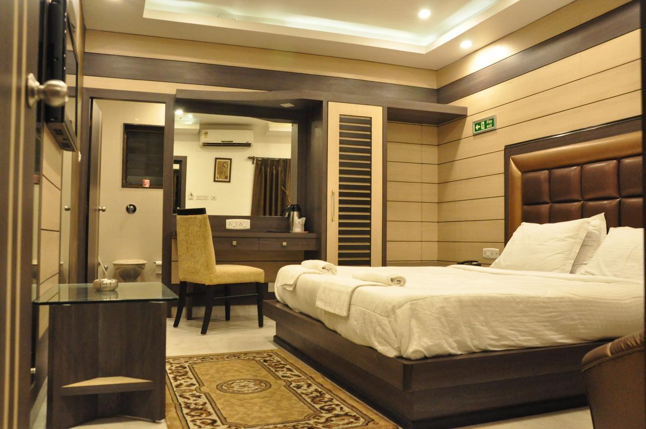 Hotel Esteem Kalküta Dış mekan fotoğraf