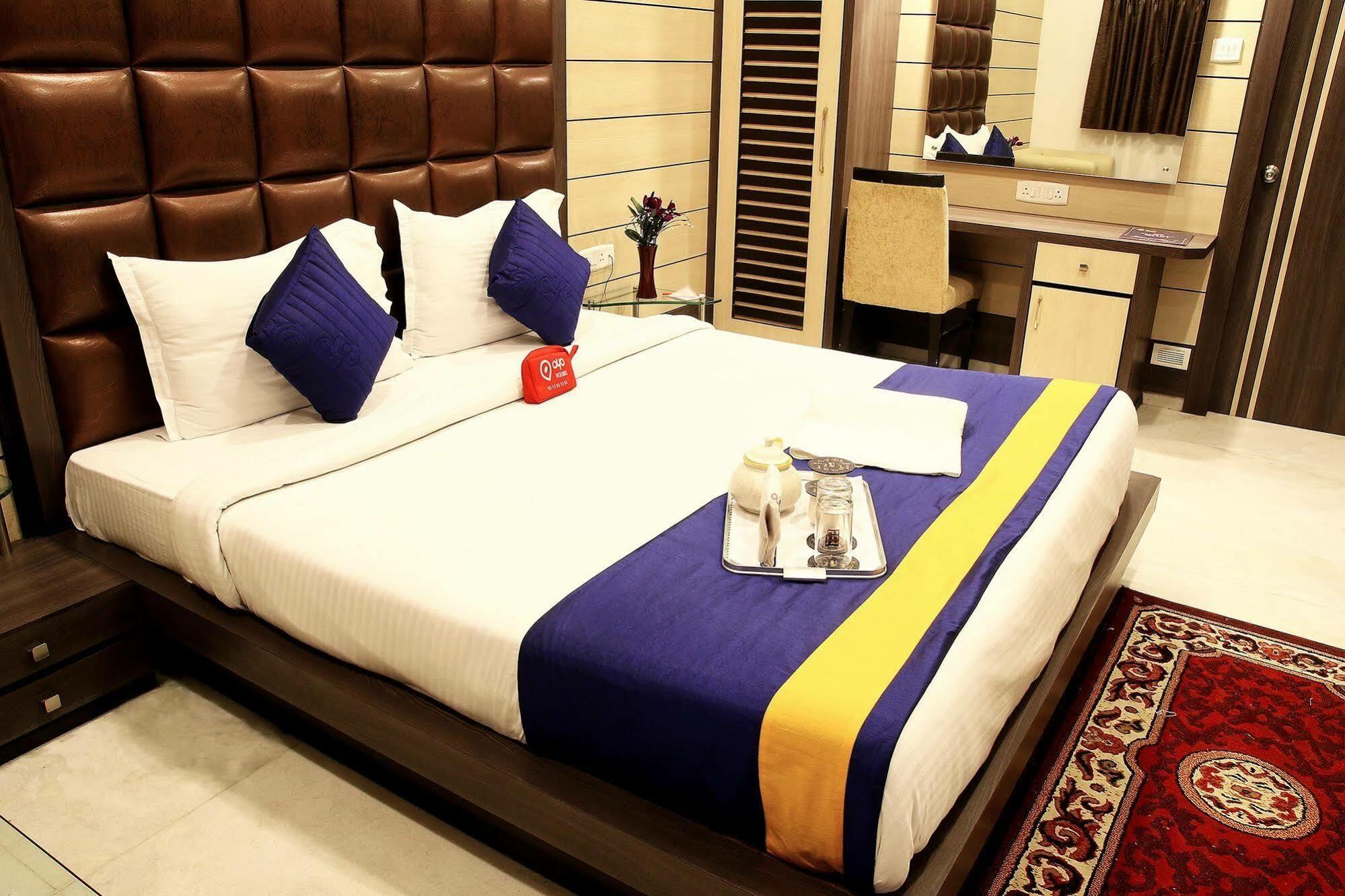 Hotel Esteem Kalküta Dış mekan fotoğraf