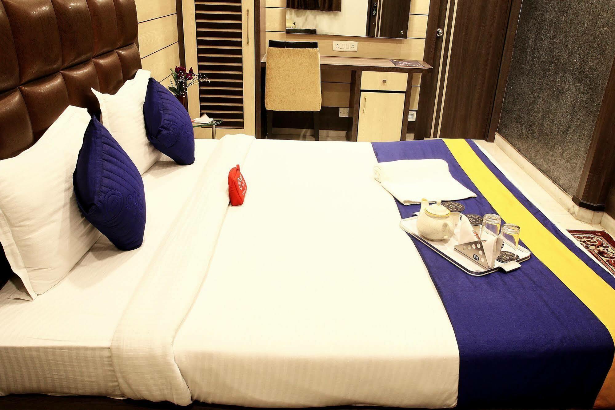Hotel Esteem Kalküta Dış mekan fotoğraf
