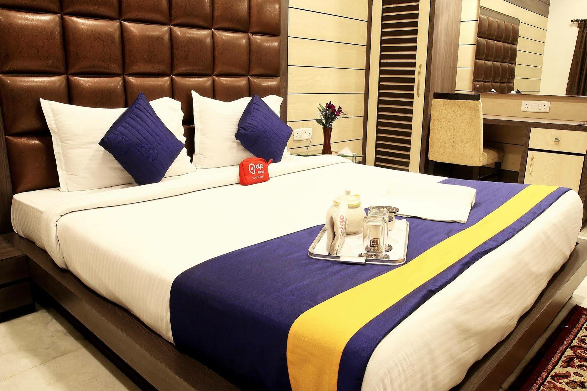Hotel Esteem Kalküta Dış mekan fotoğraf
