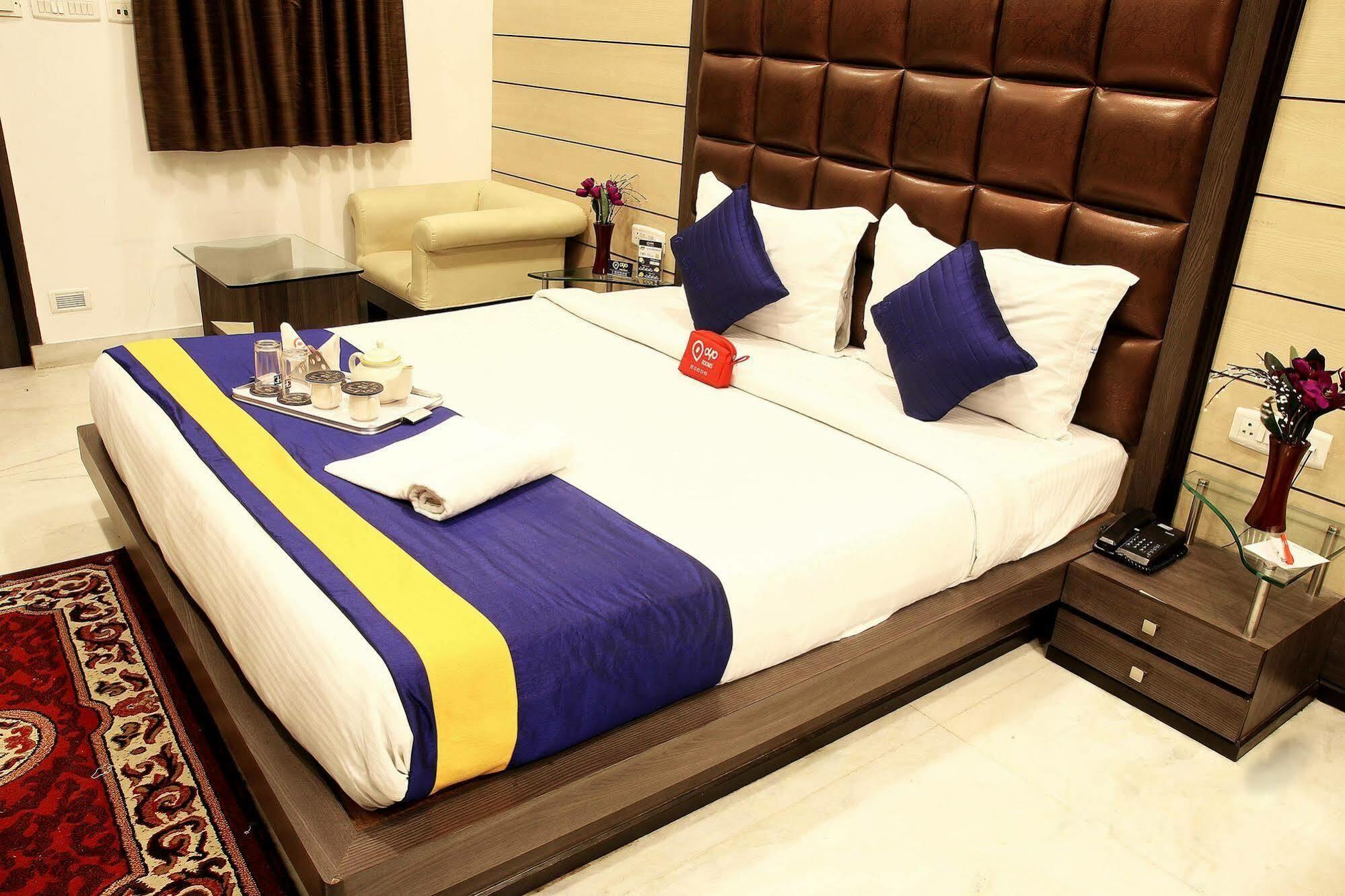 Hotel Esteem Kalküta Dış mekan fotoğraf