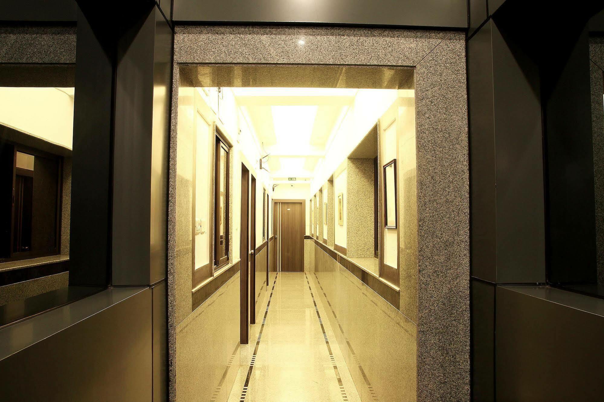 Hotel Esteem Kalküta Dış mekan fotoğraf